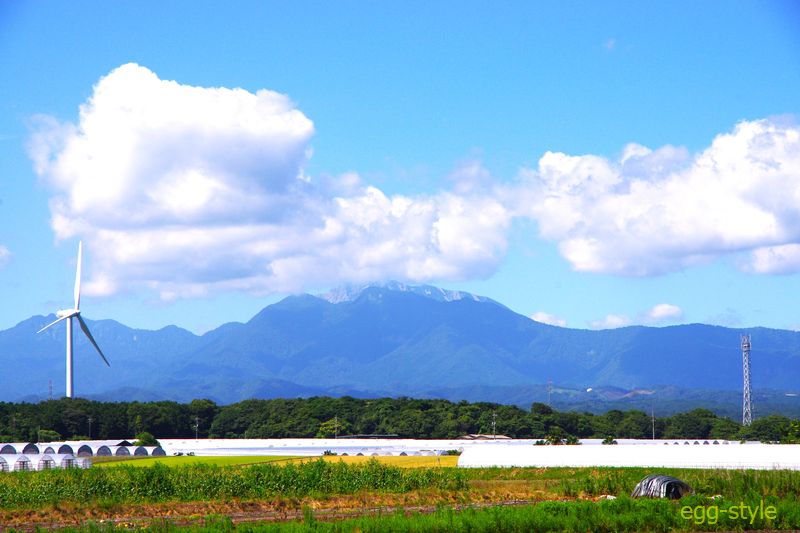 県西端の大山の遠景　日本海も大山も勇壮な景色だ