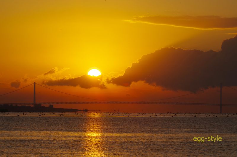 太陽が昇る速さは目を見張る　あっという間にどんどん空に向かっていく