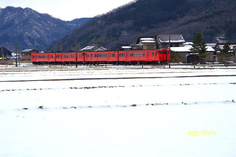 キハ47 4連 先の655Dの折り返しの656D 河原駅を出発後、必死の加速に見える