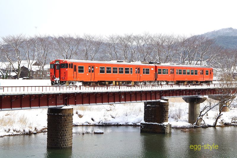 165D キハ47-5/139 香住駅を発車 次は鎧駅　矢田川橋梁を加速する