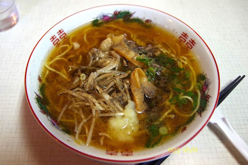 すみれ食堂のラーメン(中華そば)　この素朴な肉の出汁での味が絶品だ