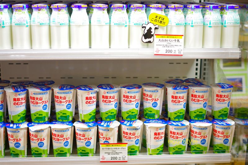 乳製品が所狭しに置いてある なんでもある