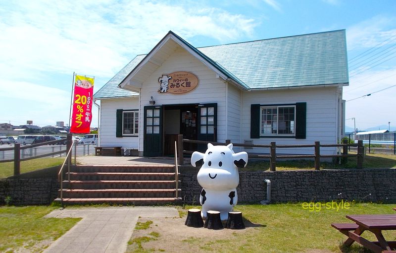 なぜかホッとする カーウィのミルク館 次々に購買客来店