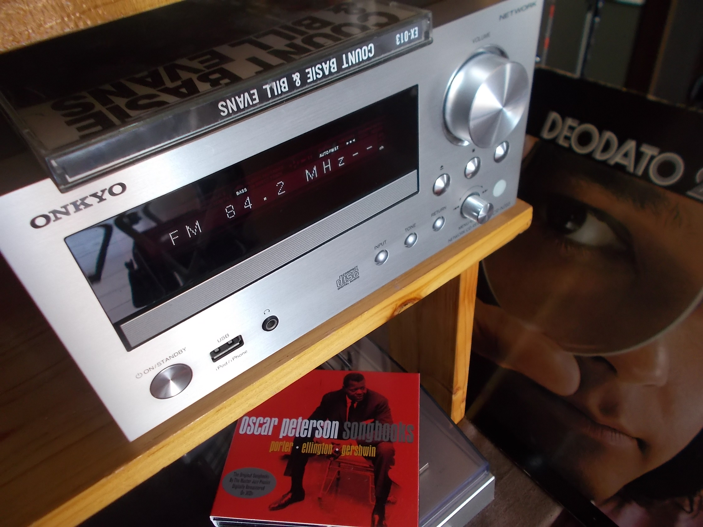 古いPCと古いレシーバーが役に立ってBGMシステムになりました