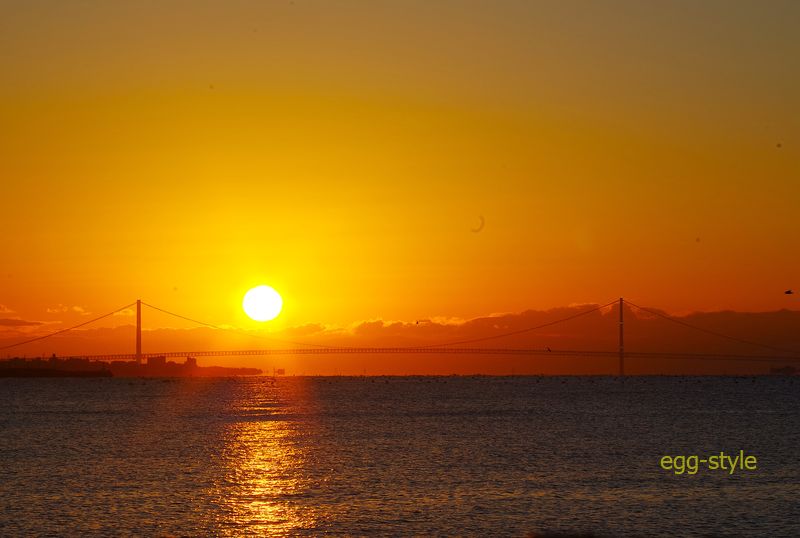 太陽光のパワフルさを見せつけるように、秒単位で輝きが増します