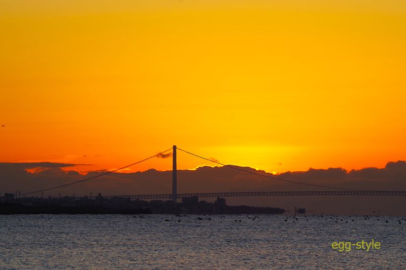 すでに日出時刻を過ぎて　雲の向こうでスタンバイ中です