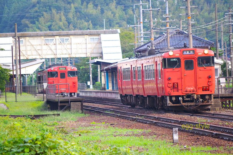 豊岡行160Dと浜坂行161Dがともに一番列車で交換 懐かしさを感じるシーン