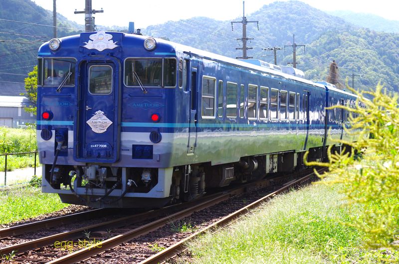次は、終着城崎温泉駅へゆったりと加速して小さな山越え