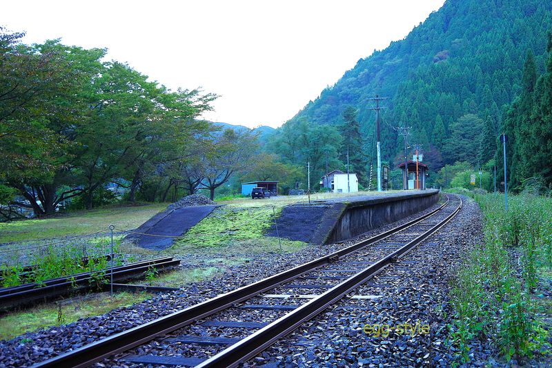 美作河井駅 本線以外の線路は除去された構内 1日上下で10便の駅